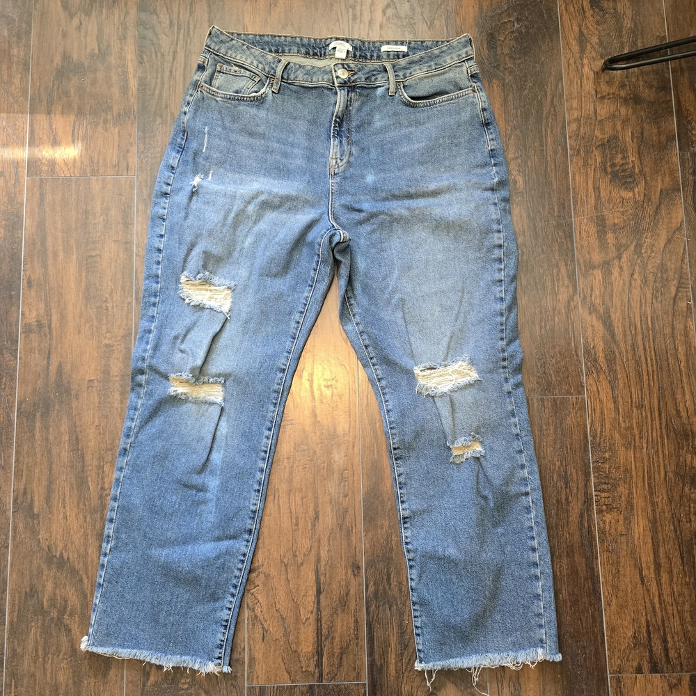 Forever 21 Light Blue Distressed Cropped Jeans
